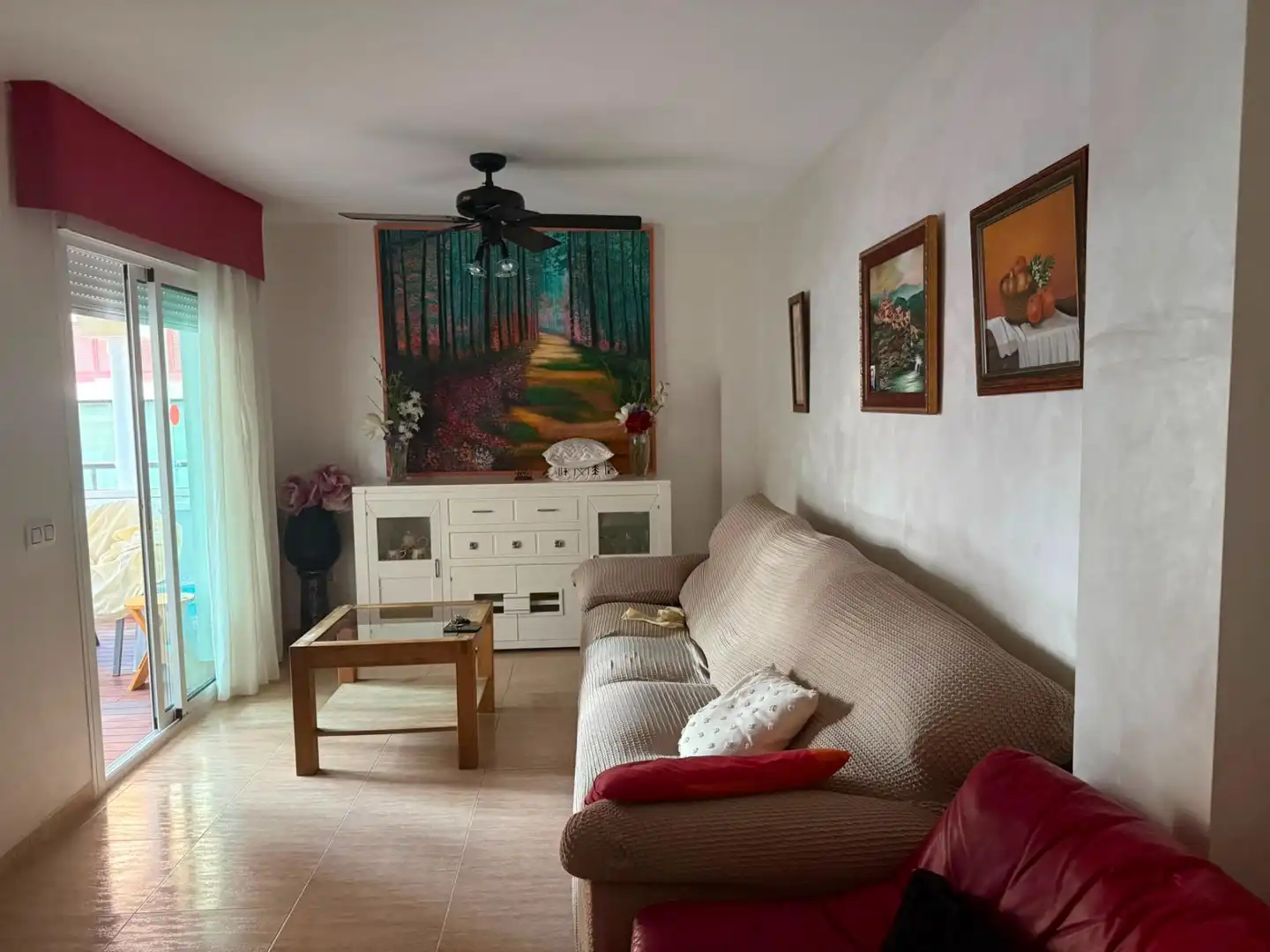 Sala de estar de Apartamento de alquiler en El Ejido con Aire acondicionado y Amueblado