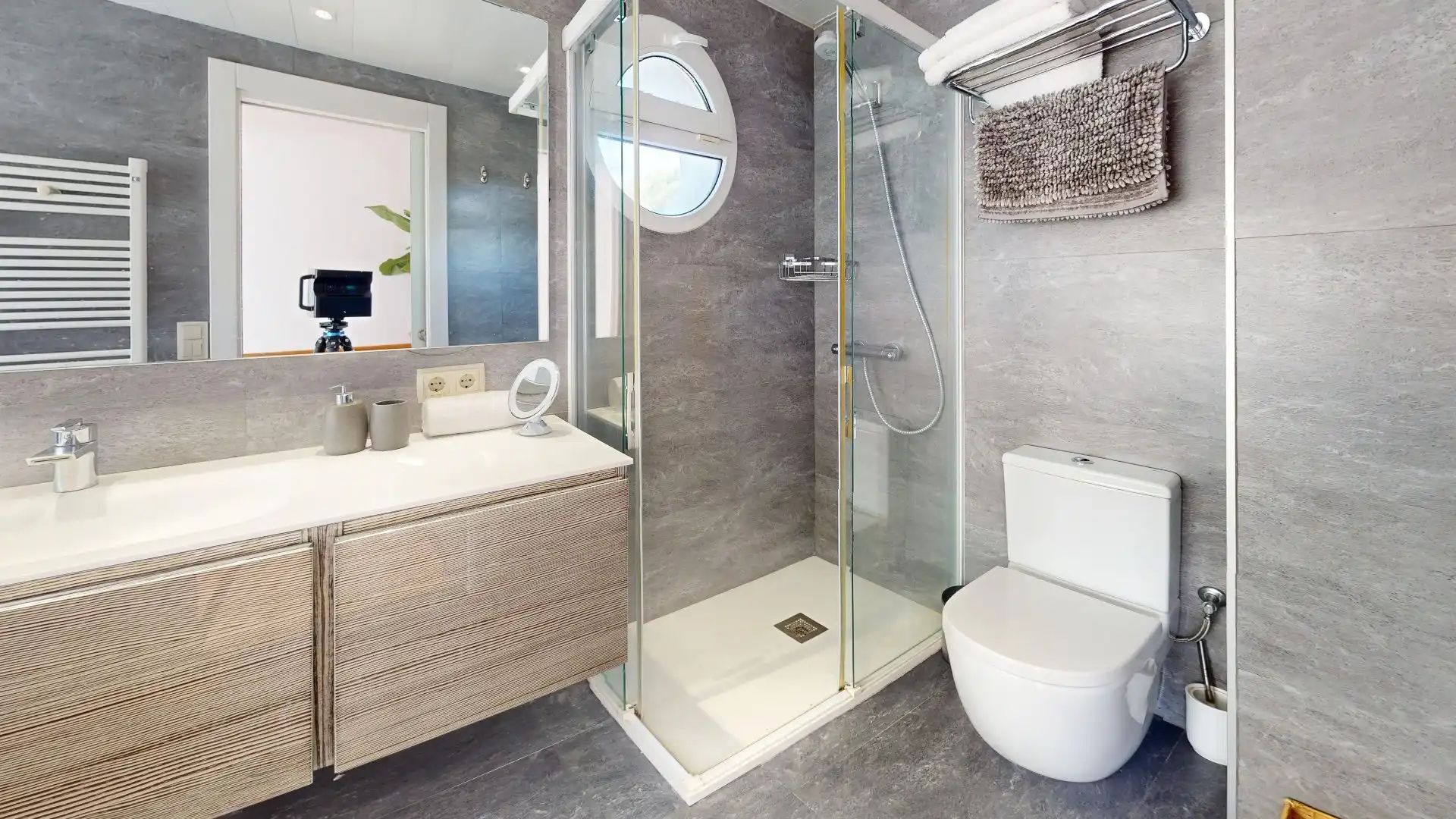 Baño de Casa adosada en venta en Castell d'Aro, Platja d'Aro i s'Agaró con Aire acondicionado, Calefacción y Jardín privado