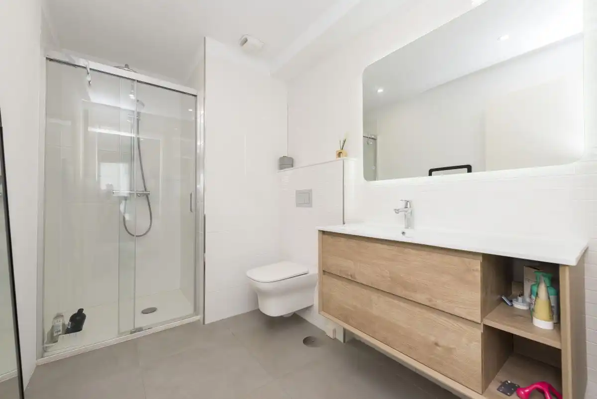 Bathroom of Flat for sale in A Coruña Capital   with Heating, Terrace and Storage room