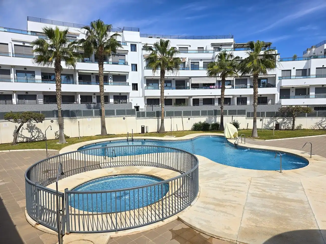 Vista exterior de Apartamento en venta en Garrucha con Aire acondicionado, Terraza y Piscina