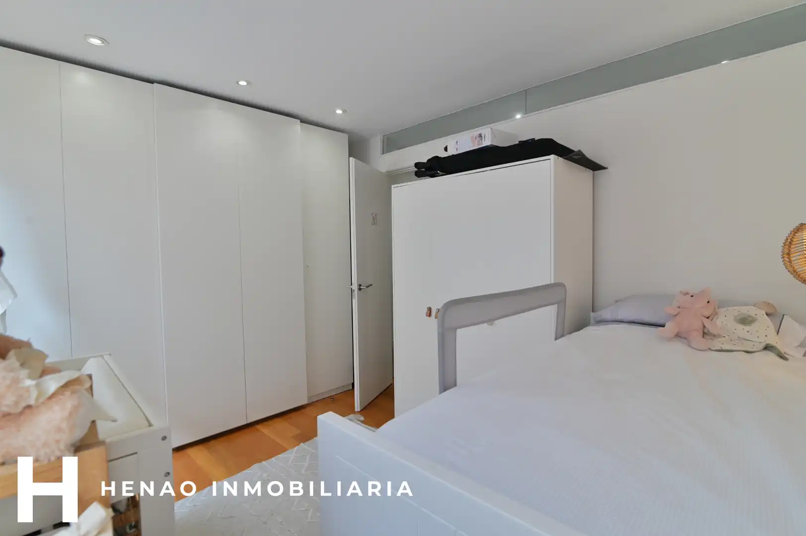 Bedroom of Flat for sale in Bilbao   with Heating, Parquet flooring and Furnished