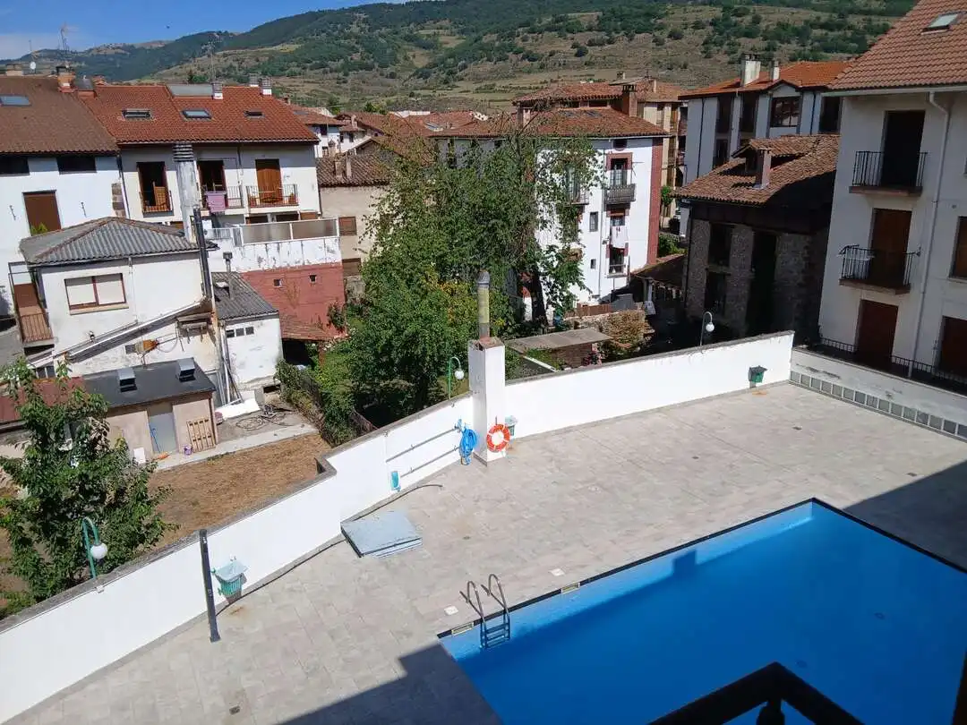Piscina de Dúplex en venta en Ezcaray con Calefacción, Piscina y Balcón