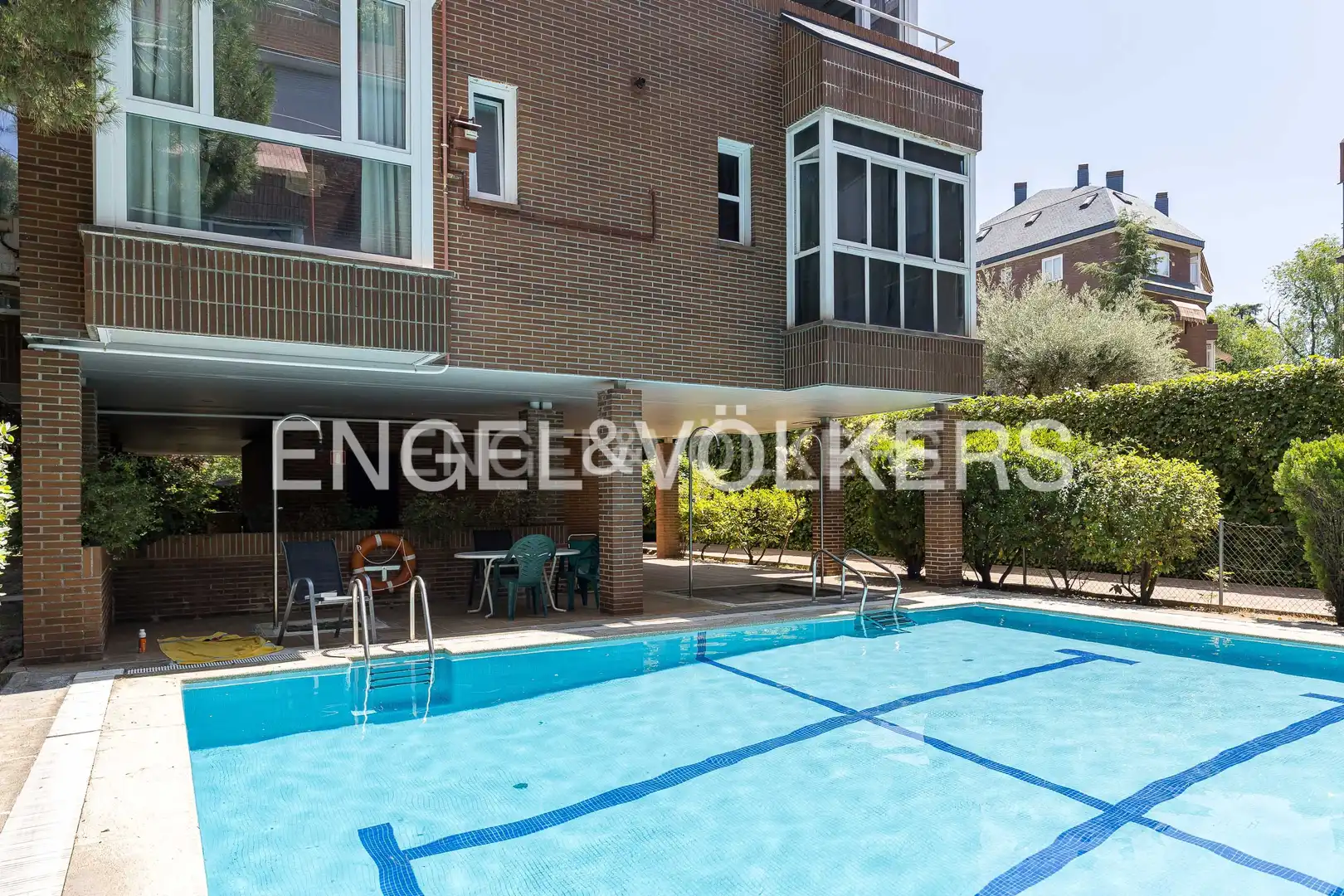 Swimming pool of Flat for rent in Madrid  with Air Conditioner, Heating and Private garden