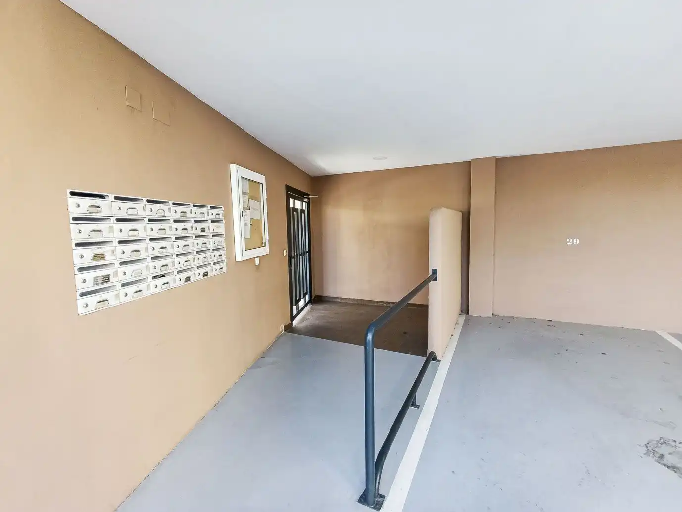 Wohnung zum Verkauf in Málaga mit Klimaanlage, Terrasse und Abstellraum
