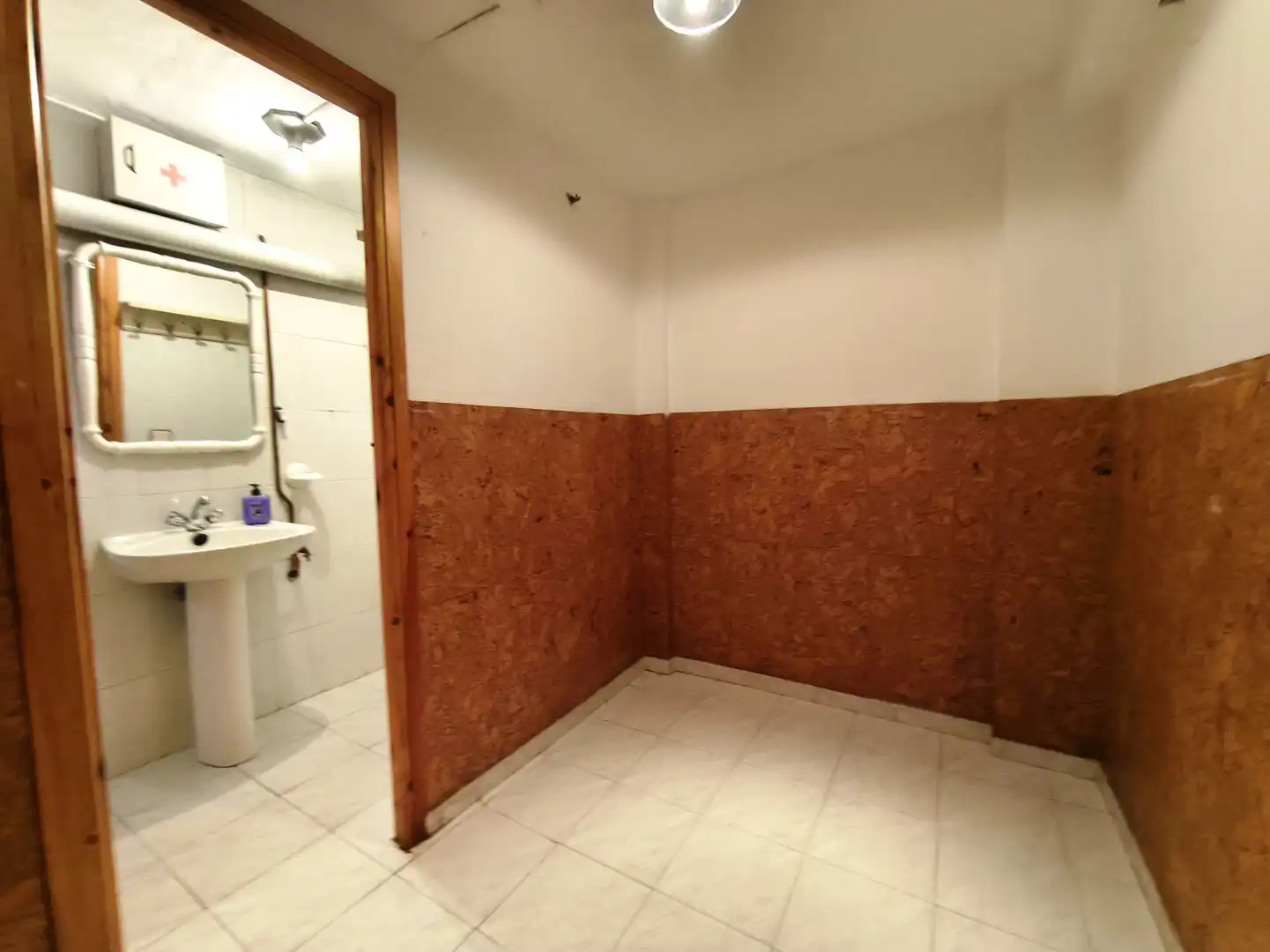 Bany de Casa o xalet en venda en  Logroño amb Calefacció, Jardí privat i Parquet