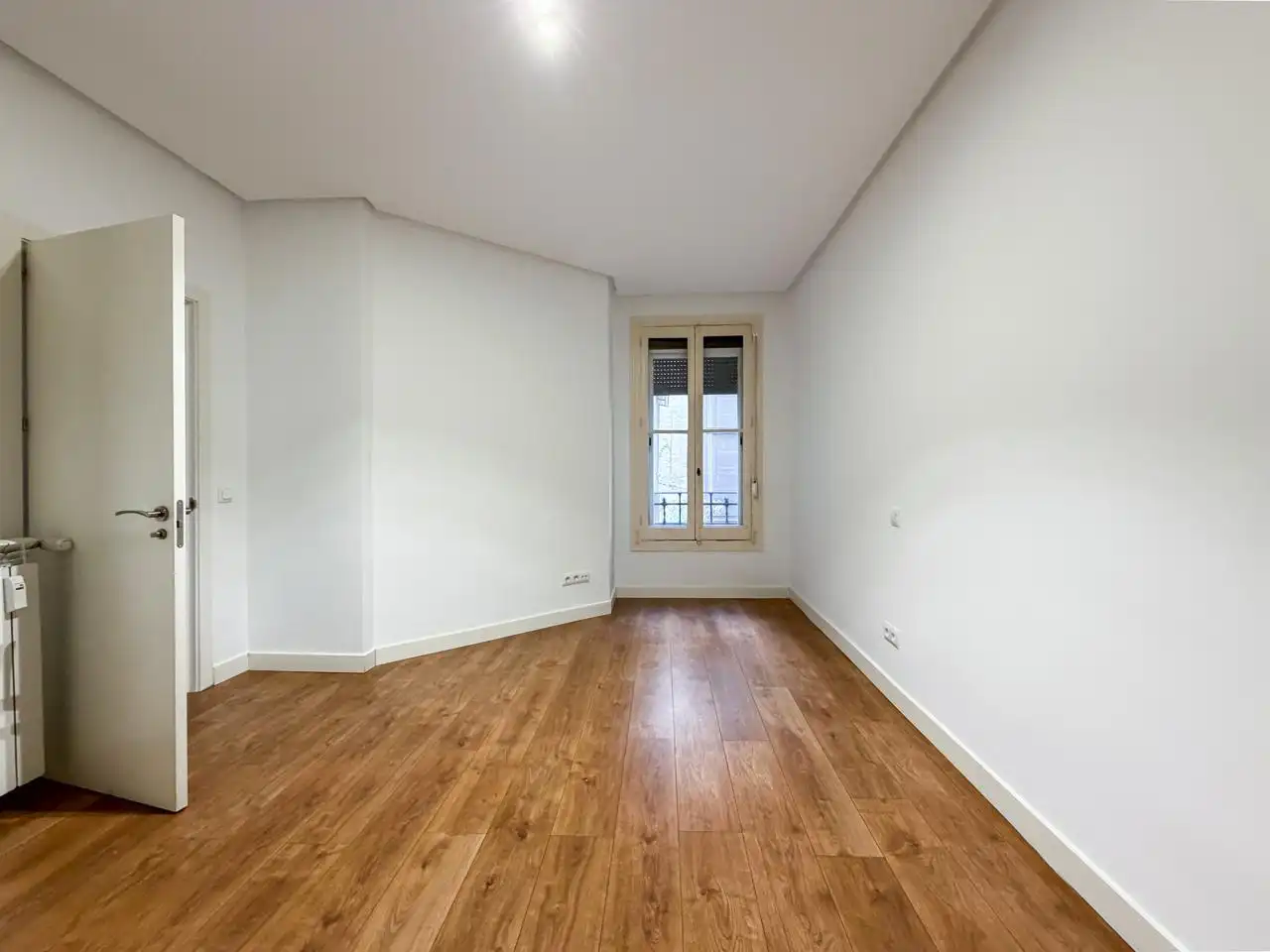 Schlafzimmer von Wohnung zur Miete in Madrid mit Klimaanlage und Heizung