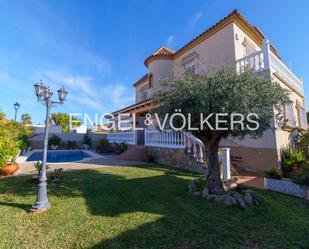 Exterior view of House or chalet for sale in El Puerto de Santa María  with Air Conditioner, Heating and Private garden