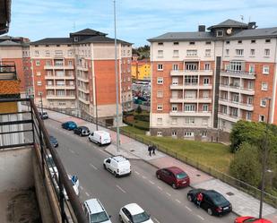 Vista exterior de Pis en venda en Avilés amb Calefacció, Terrassa i Traster