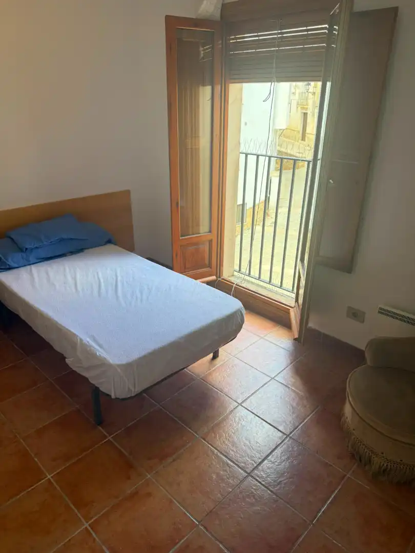 Dormitori de Casa adosada en venda en Cortes de Arenoso amb Calefacció, Moblat i Forn