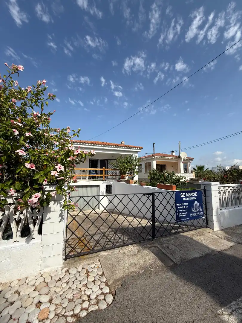 Vista exterior de Casa o chalet en venta en Vinaròs con Aire acondicionado, Calefacción y Jardín privado
