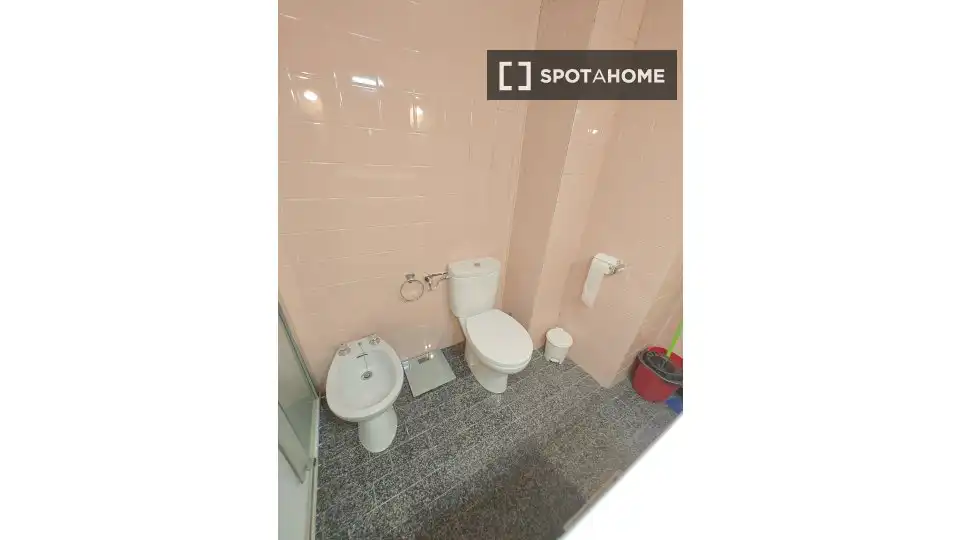 Bany de Apartament per a compartir en Leioa amb Aire condicionat, Calefacció i Terrassa