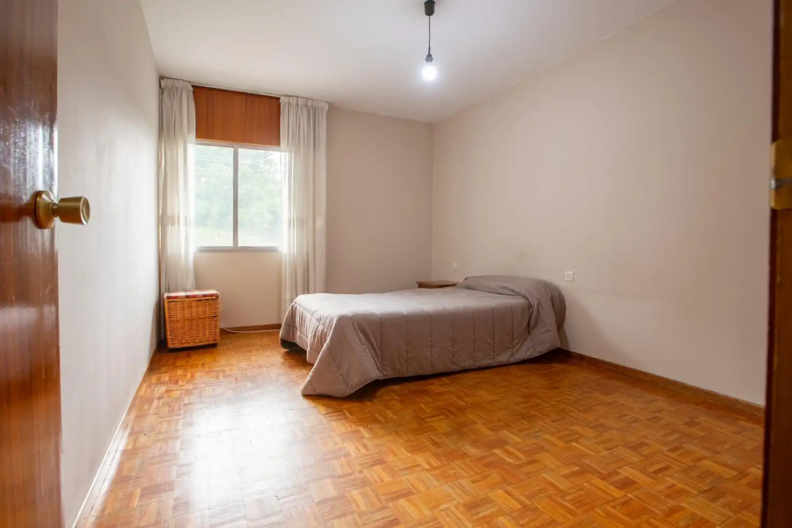 Habitación de Piso en venta en Pontevedra Capital  con Parquet, Trastero y Balcón