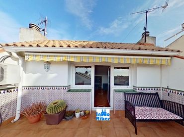 House with balcony for sale in Centre