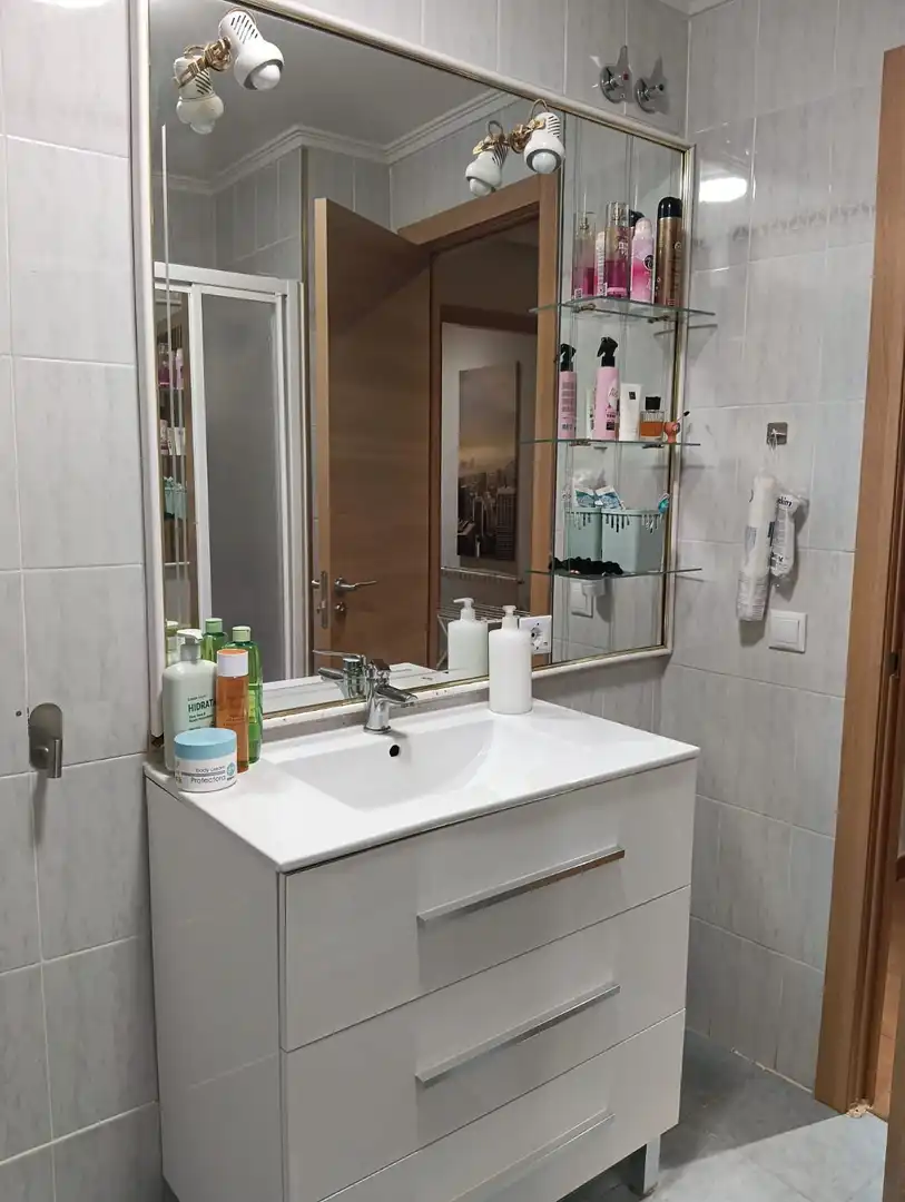 Baño de Piso para compartir en Ávila con Calefacción, Terraza y Amueblado