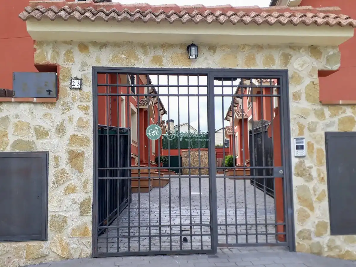 Vista exterior de Casa o chalet en venta en Los Huertos con Calefacción y Trastero