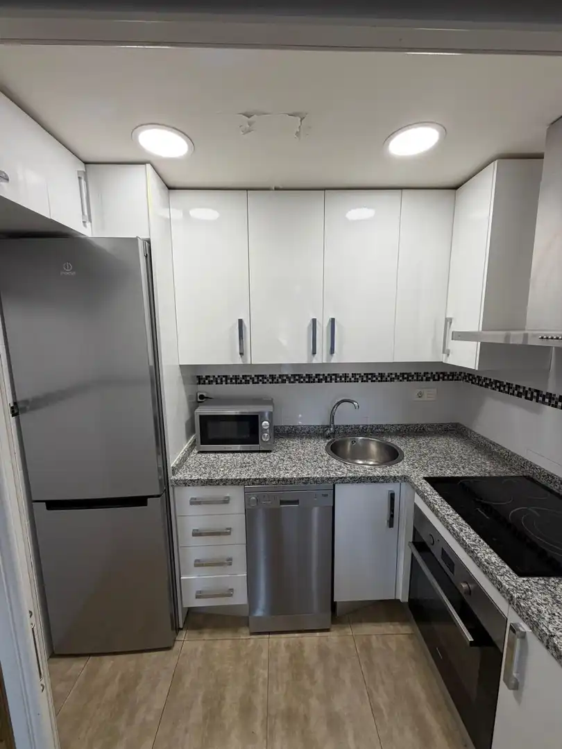 Cocina de Piso de alquiler en Granada con Aire acondicionado, Calefacción y Amueblado