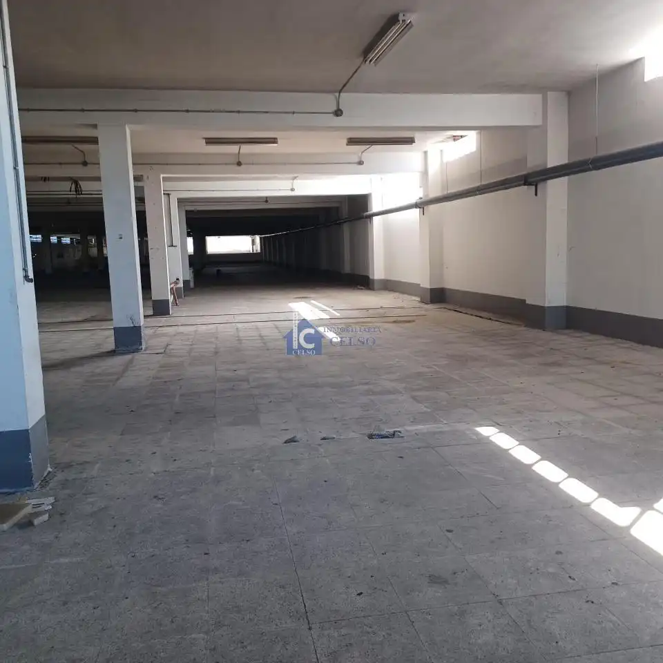 Parkplatz von Fabrikhallen zur Miete in Ourense Capital 