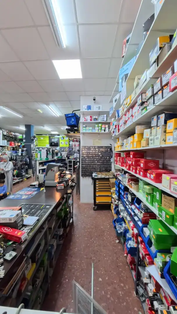 Local en venta en Chiva con Amueblado
