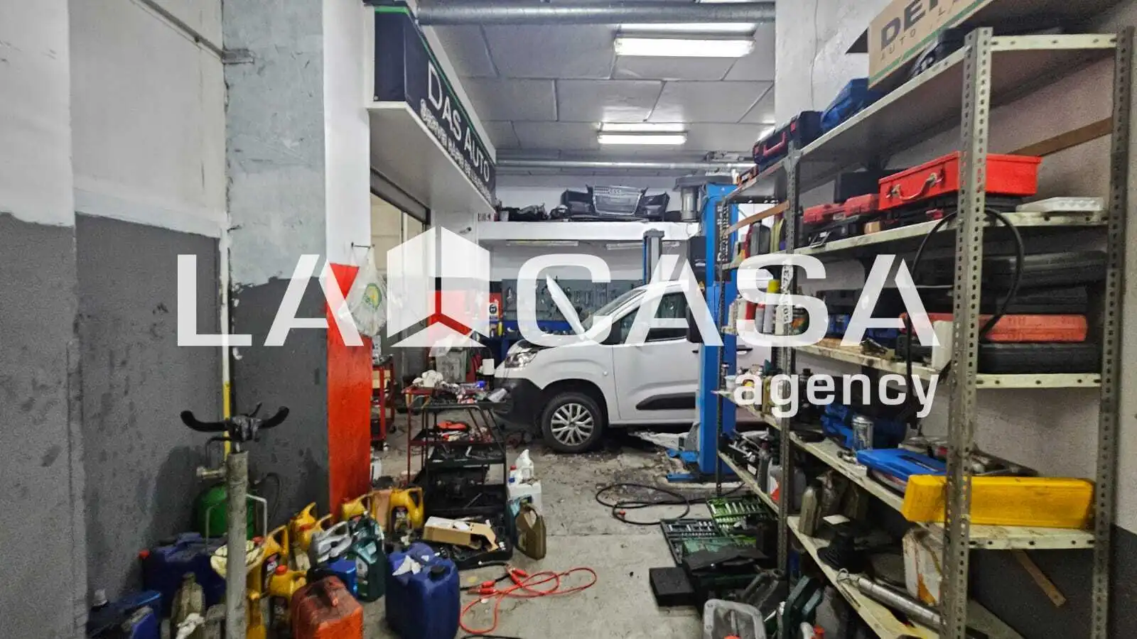 Local comercial en venda a Nou Barris, imagen 2
