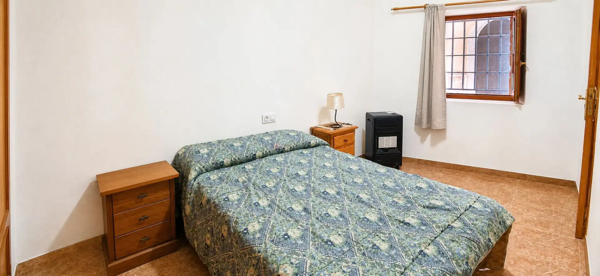Bedroom of Houses for sale in Losar de la Vera  with Air Conditioner, Terrace and Furnished