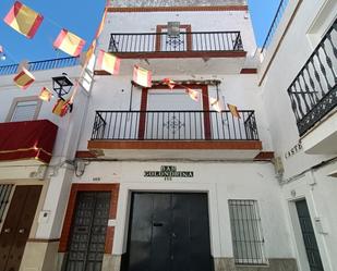 Vista exterior de Casa o xalet en venda en Cantillana amb Terrassa