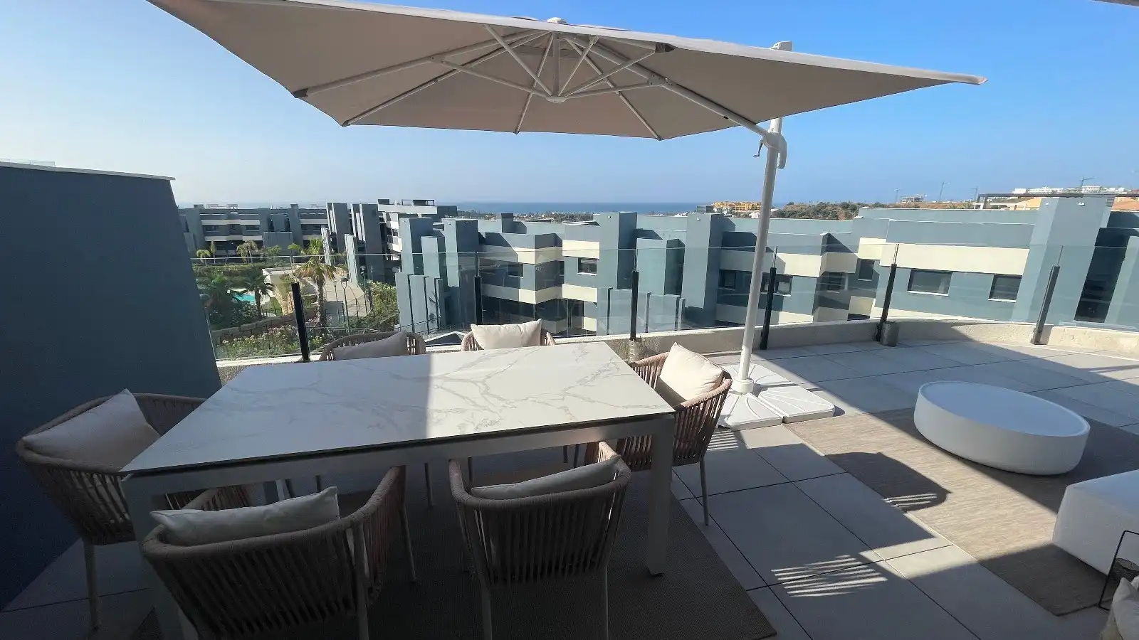 Apartamento con terraza en alquiler en Selwo, imagen 30