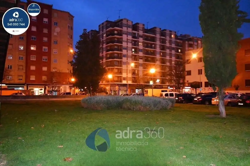 Vista exterior de Garatge en venda en  Logroño