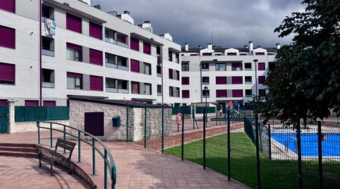 Vive en una urbanizción con piscina en Entrambasaguas, al lado de todo lo que necesitas