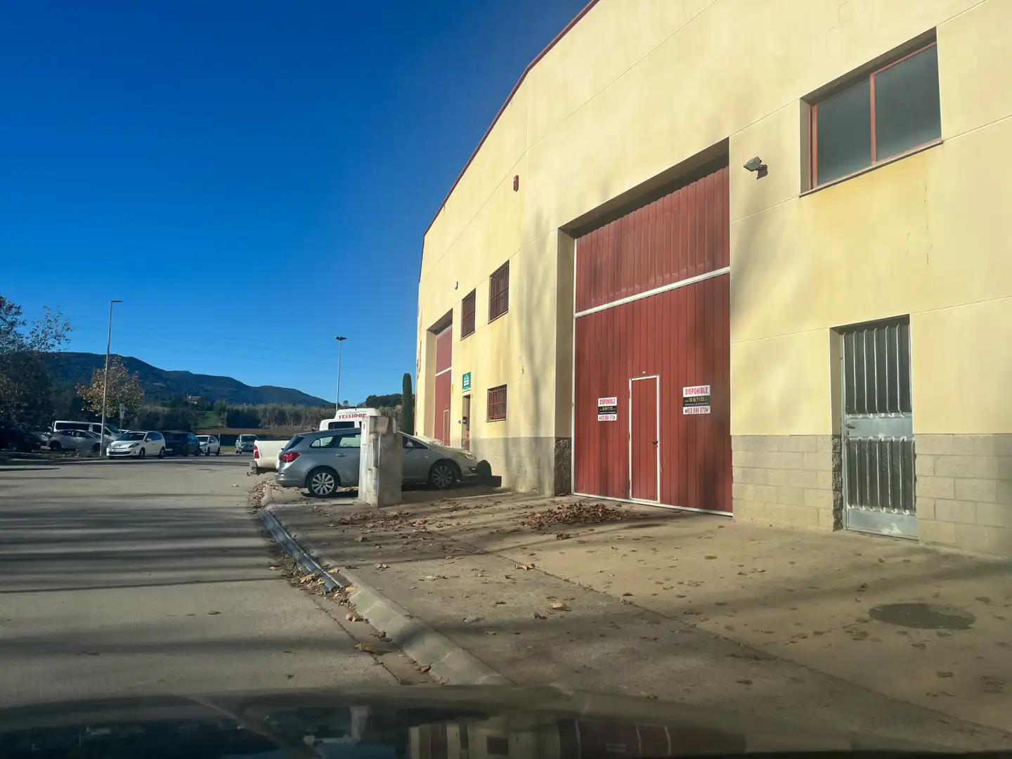 Vista exterior de Nau industrial de lloguer en Cornellà del Terri