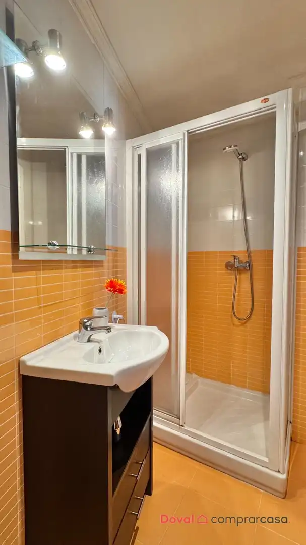 Bathroom of Flat for sale in Vigo   with Heating and Storage room