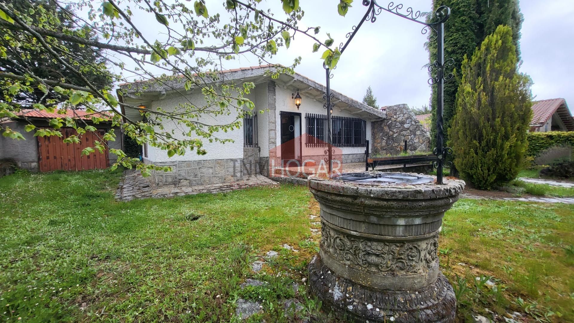 Vista exterior de Casa o xalet en venda en Herradón de Pinares amb Calefacció, Jardí privat i Traster