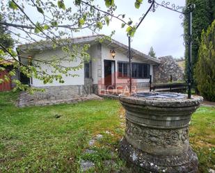 Exterior view of House or chalet for sale in Herradón de Pinares  with Heating, Private garden and Storage room