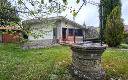 Exterior view of House or chalet for sale in Herradón de Pinares  with Heating, Private garden and Storage room