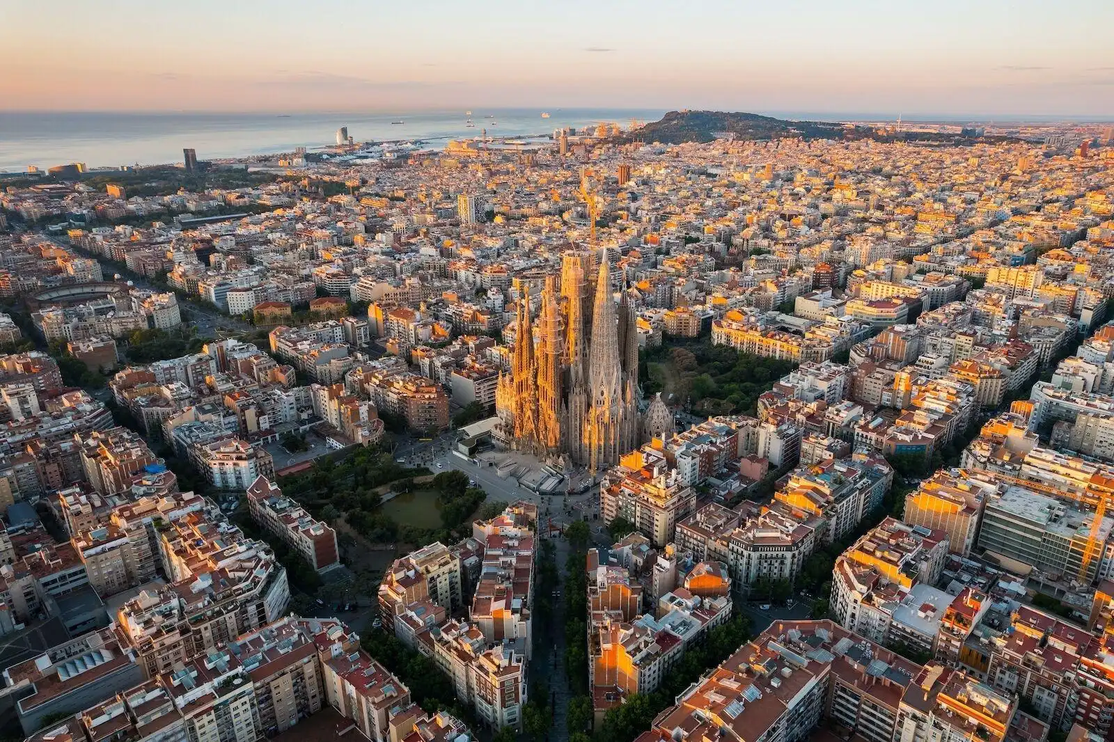 Vista exterior de Edifici en venda en Barcelona