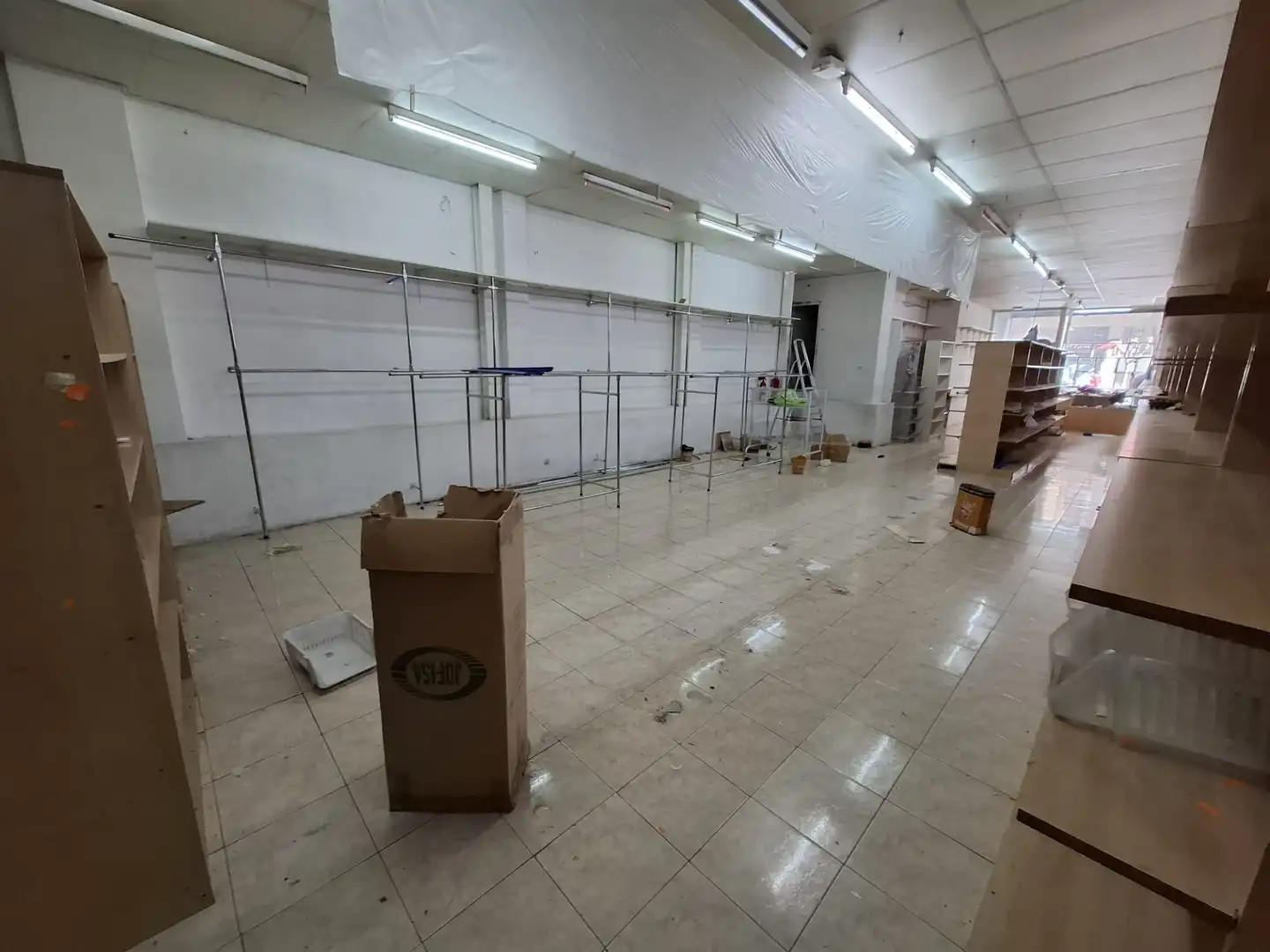 Local comercial de lloguer a Avenida Gonzalo de Berceo 21, imagen 6