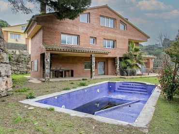 Detached house with pool for sale in C/ Sant Viçent