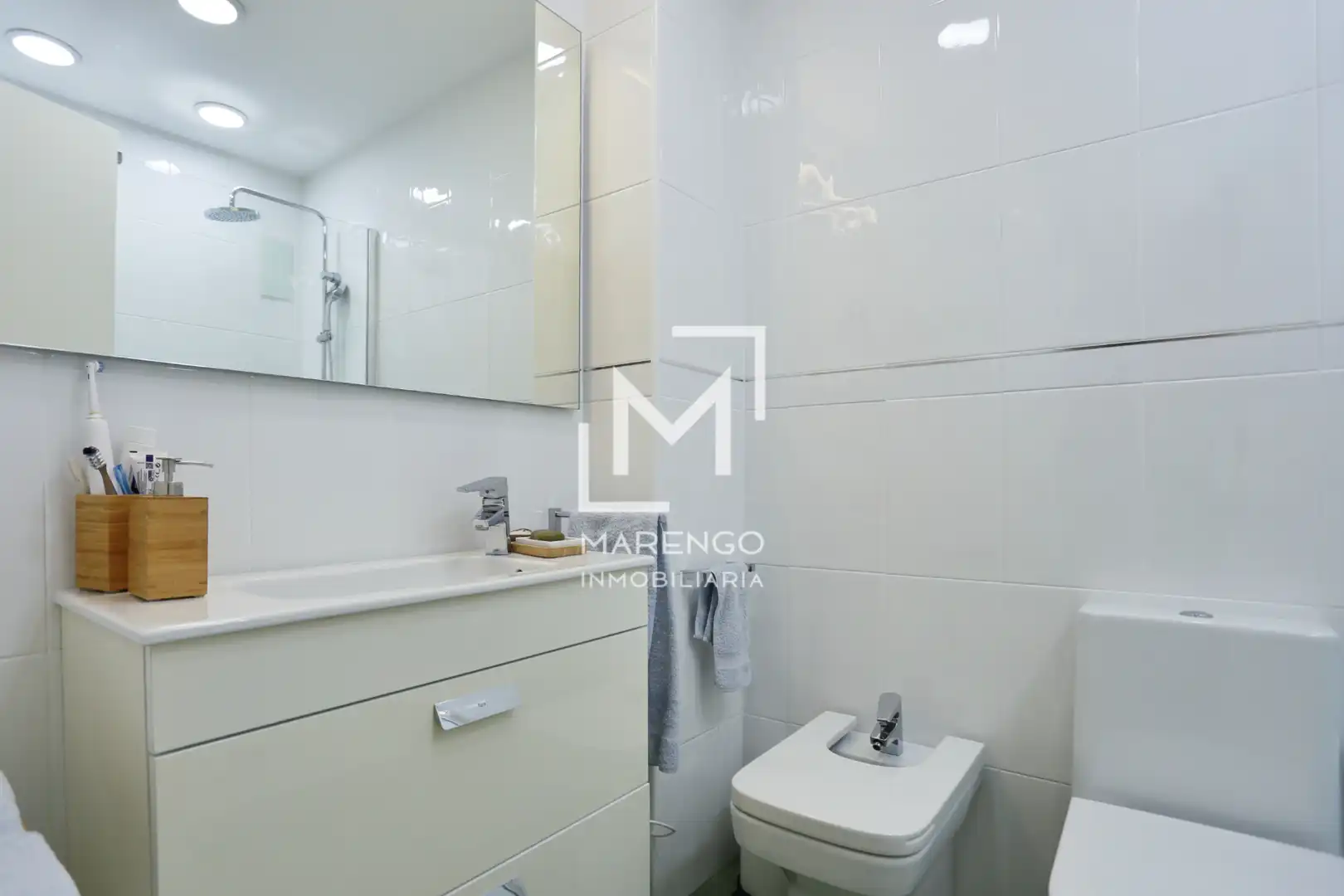 Badezimmer von Wohnung zur Miete in Sitges mit Klimaanlage, Heizung und Parkett