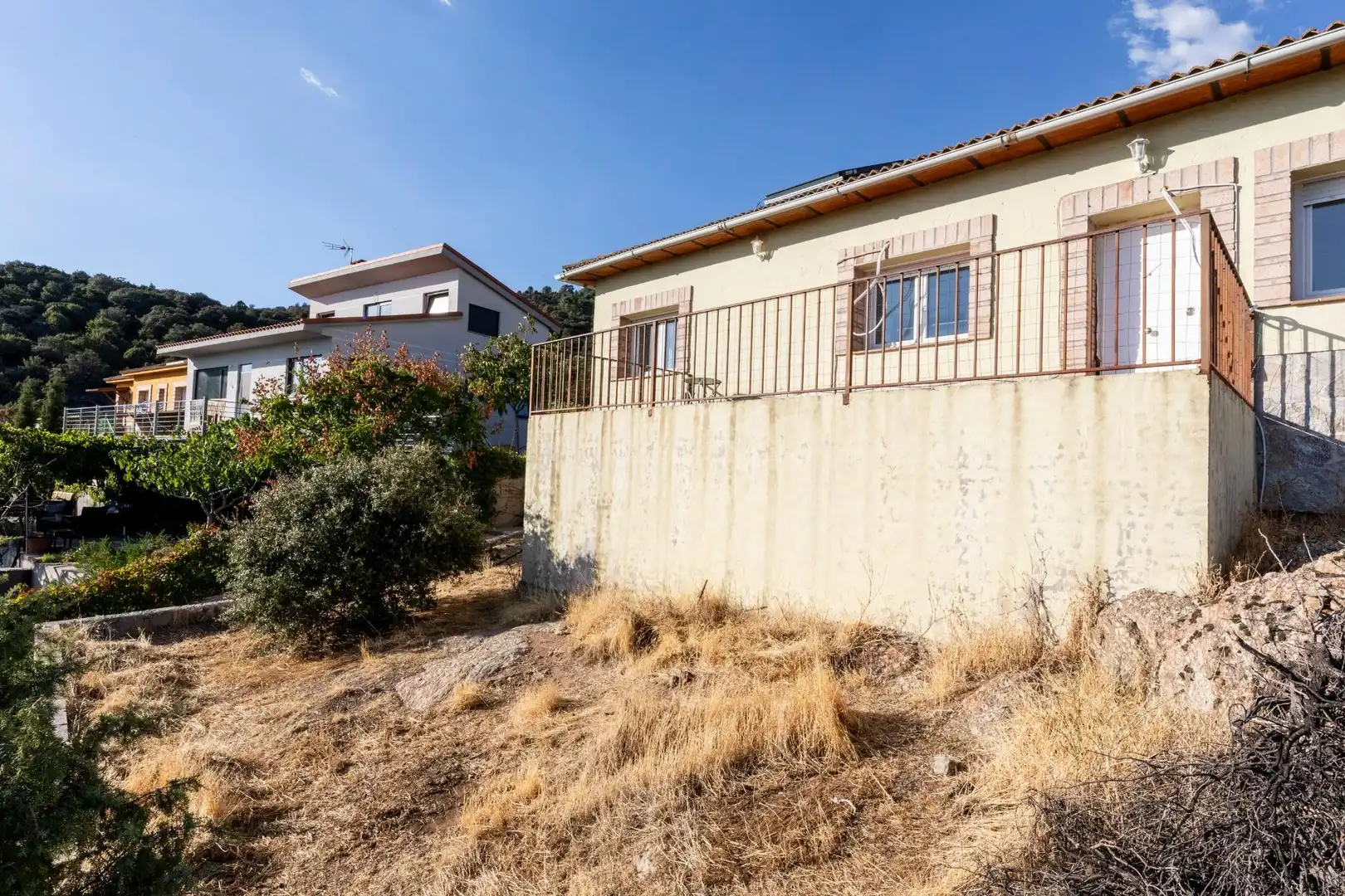 Vista exterior de Casa o xalet en venda en Santa María de la Alameda amb Calefacció, Jardí privat i Terrassa