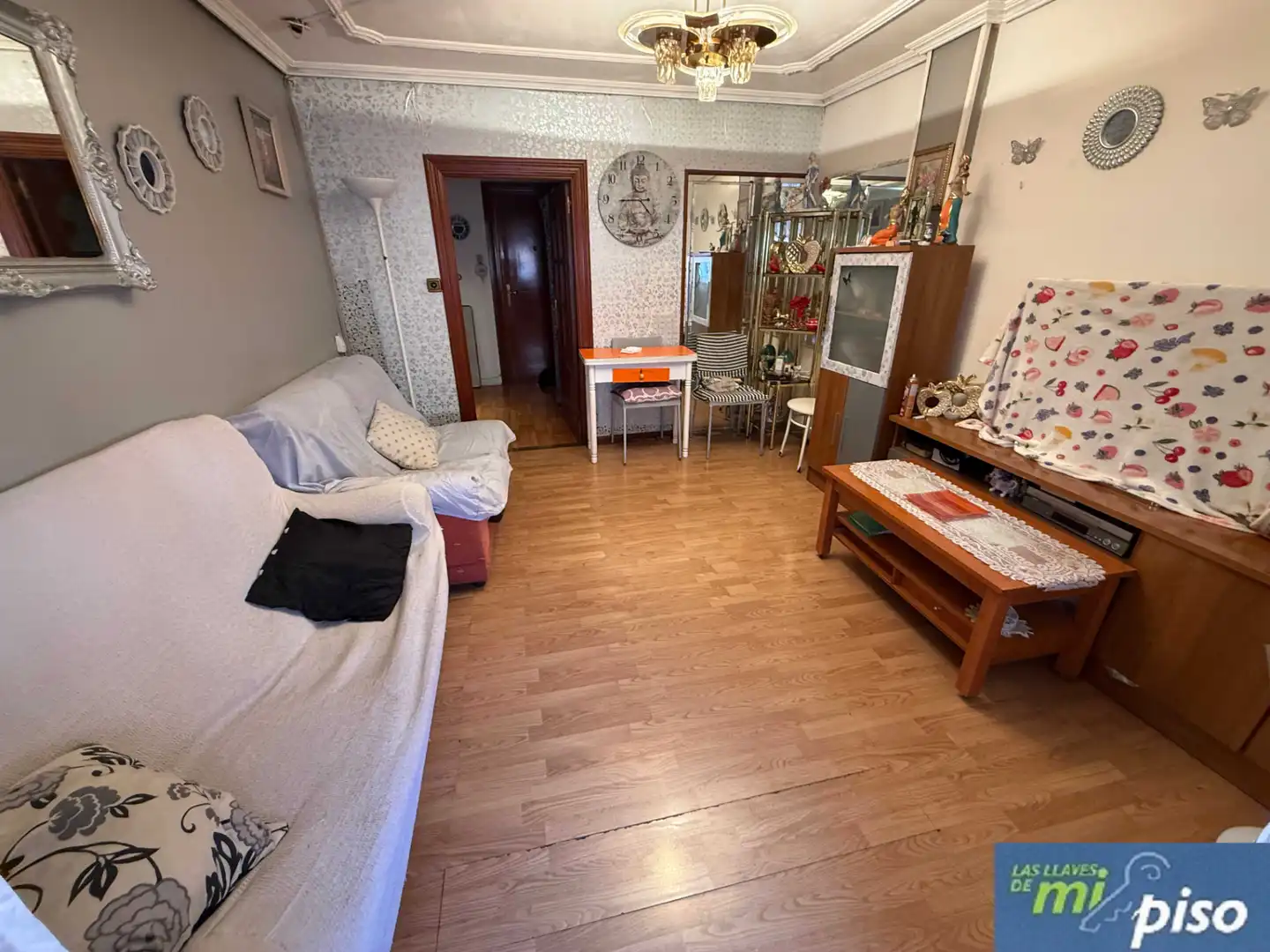 Sala d'estar de Pis en venda en Valladolid amb Calefacció, Parquet i Moblat