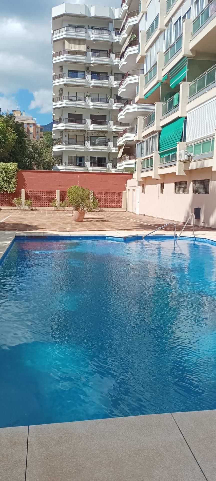 Piscina de Estudi en venda en Marbella amb Terrassa, Piscina i Balcó