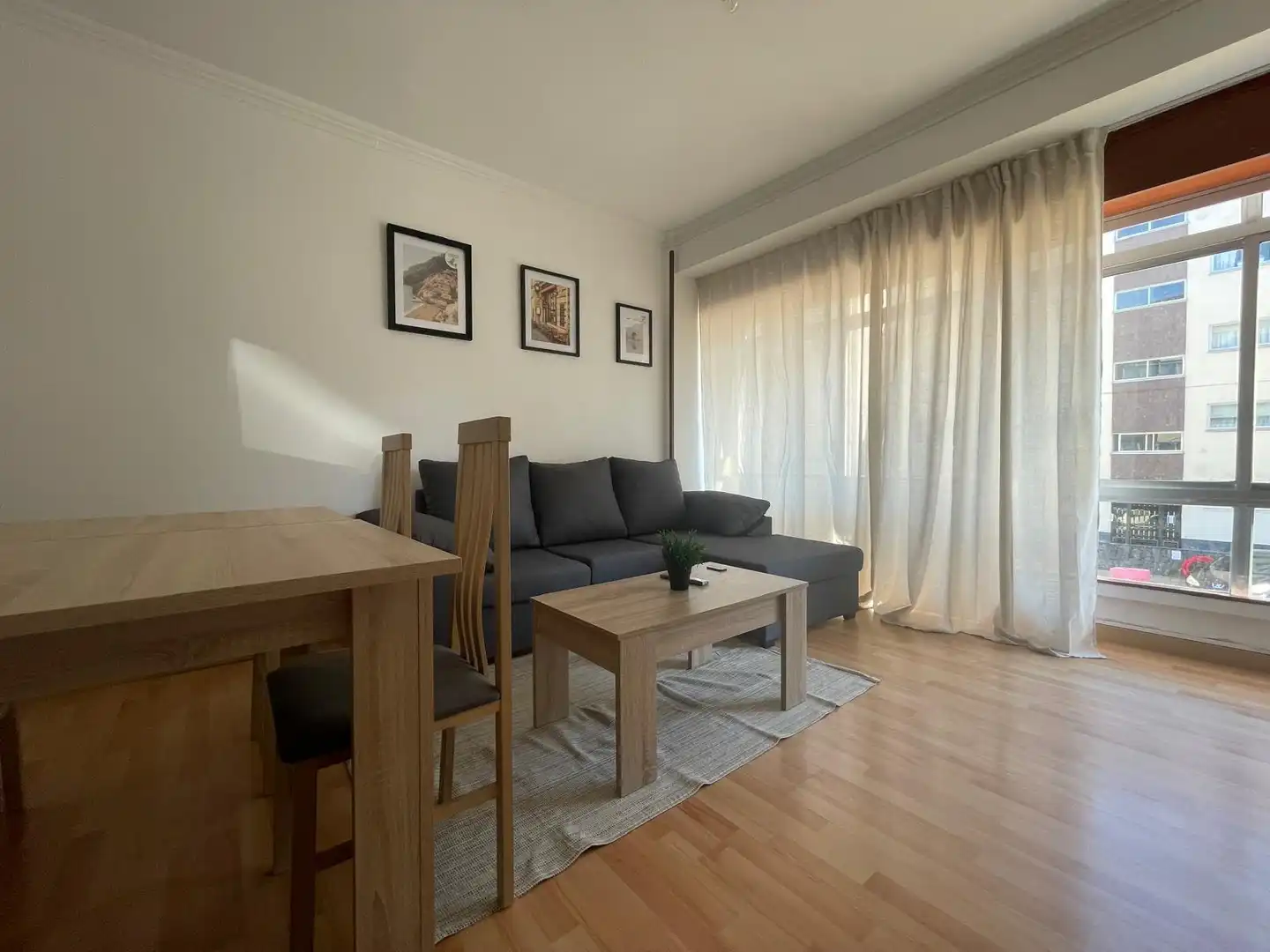 Sala d'estar de Pis de lloguer en Ferrol amb Calefacció, Moblat i Forn