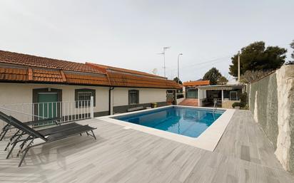 Piscina de Casa o xalet en venda en Colmenar de Oreja amb Jardí privat, Terrassa i Piscina