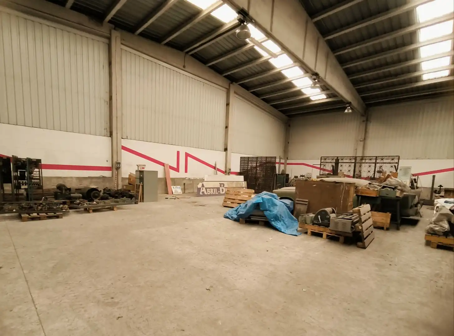 Industrial buildings for sale in Palencia  with Heating and Alarm