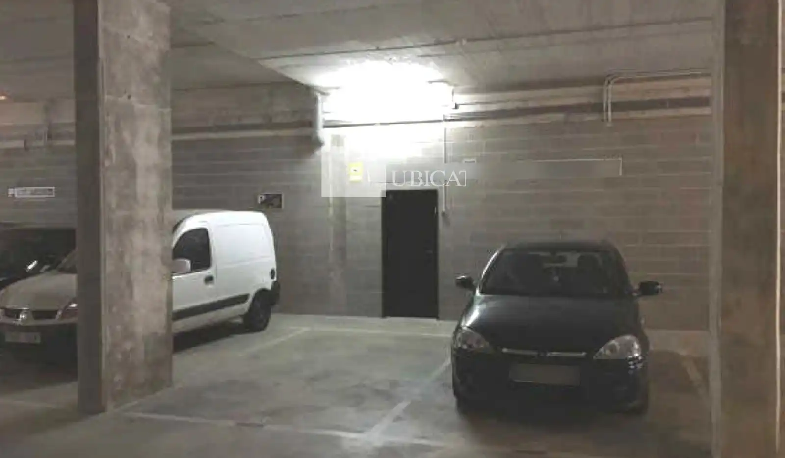 Aparcament de Nau industrial en venda en Badalona