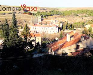 Vista exterior de Pis en venda en Segovia Capital amb Calefacció, Jardí privat i Traster