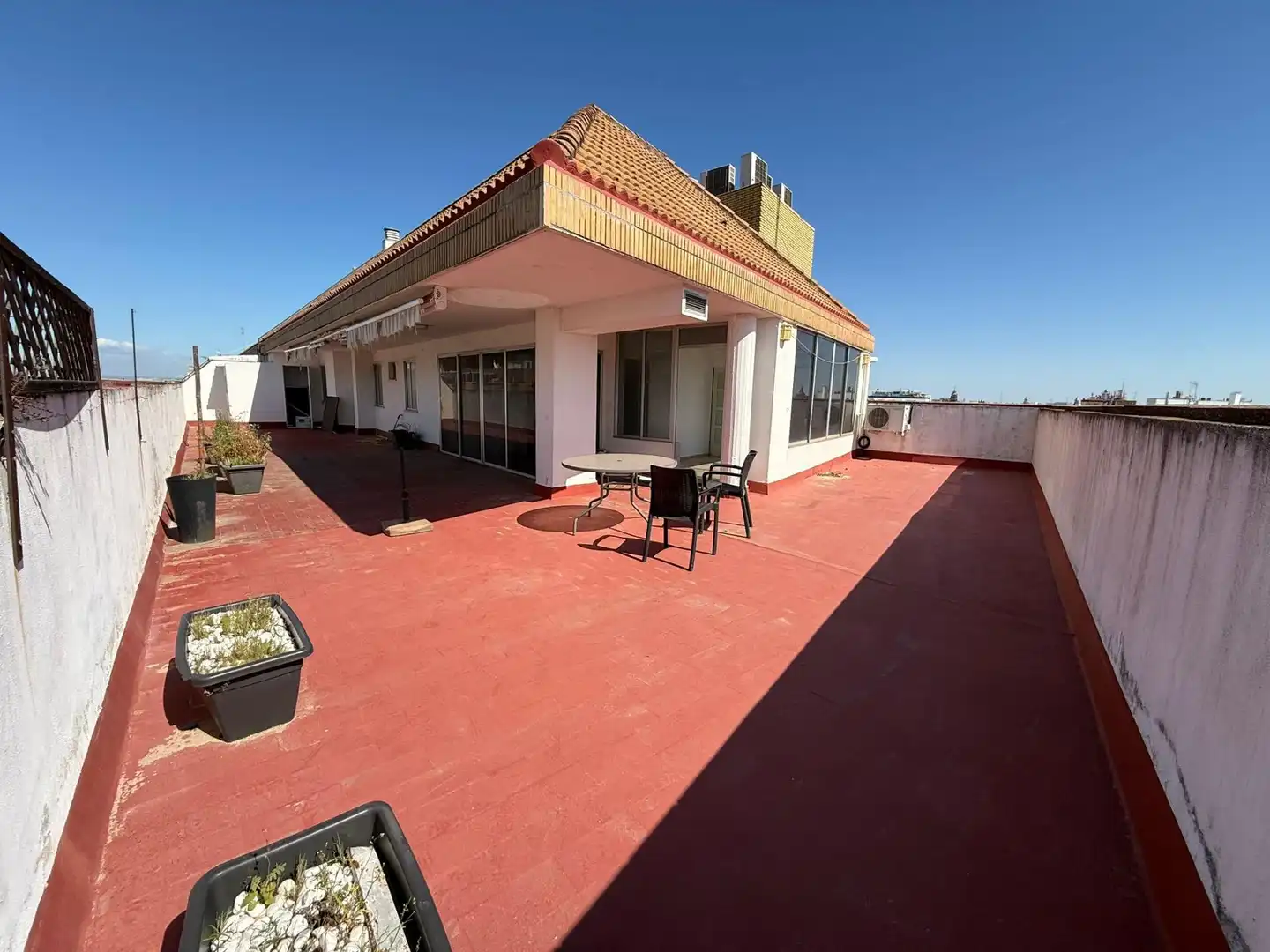Terrasse von Dachboden zur Miete in Sevilla mit Klimaanlage und Terrasse