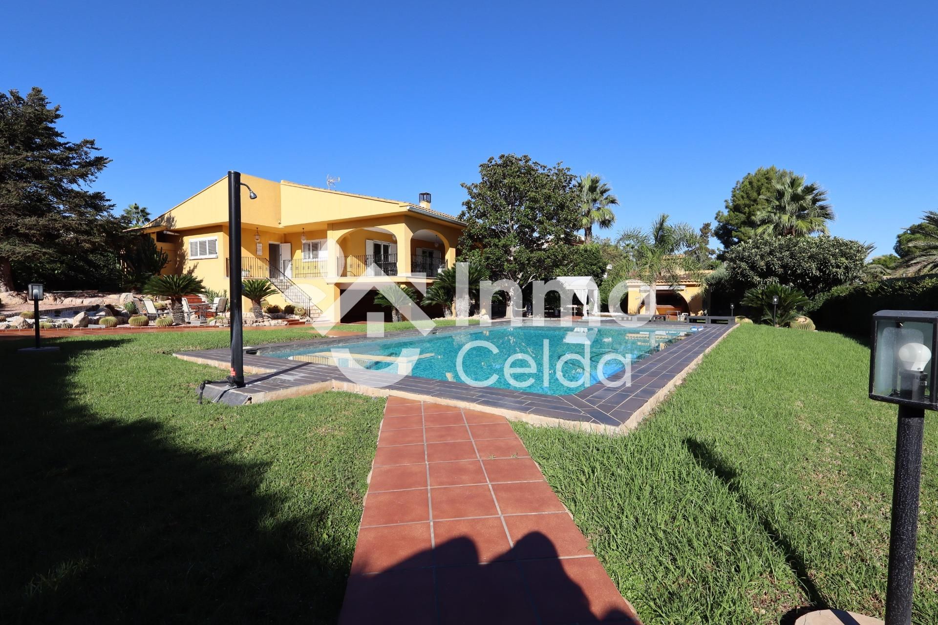 Swimming pool of House or chalet for sale in Chiva  with Air Conditioner, Private garden and Terrace