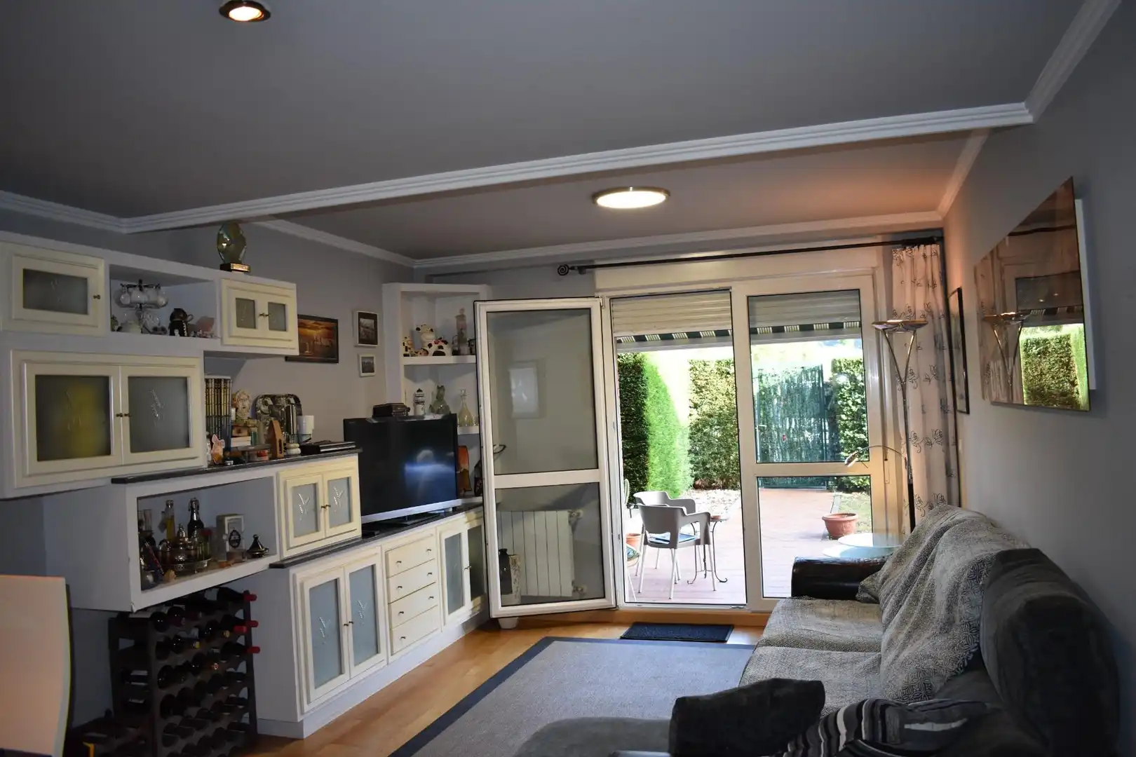 Wohnzimmer von Erdgeschoss zum Verkauf in Penagos mit Heizung, Privatgarten und Gemeinschaftspool