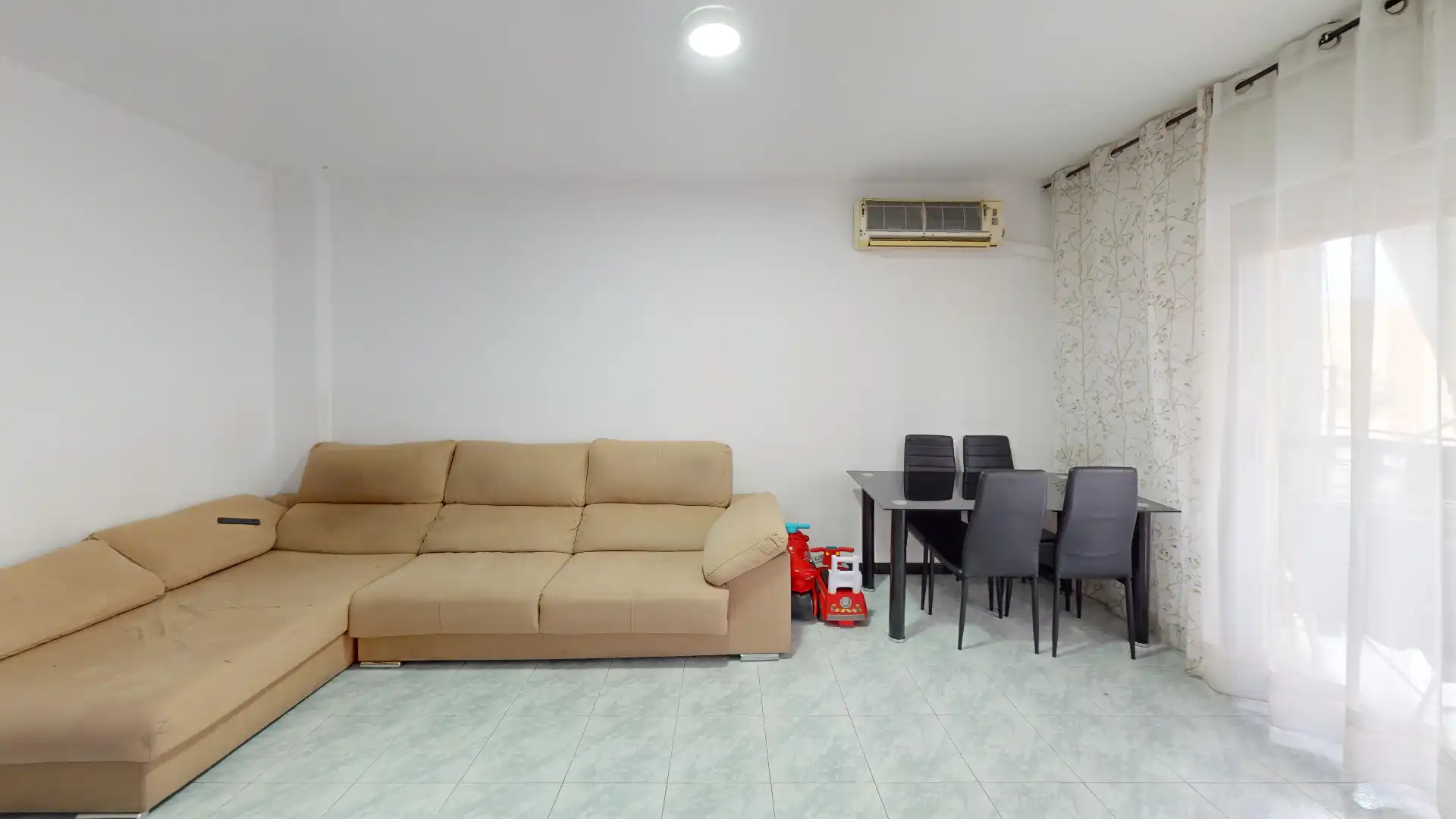 Sala d'estar de Pis en venda en Alicante / Alacant amb Aire condicionat, Moblat i Rentadora