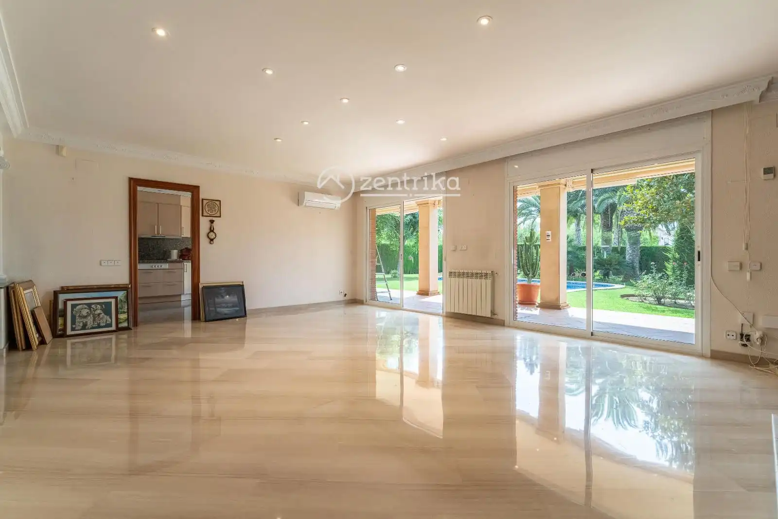 Living room of Houses for sale in Cambrils  with Air Conditioner, Heating and Storage room